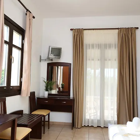 Palirria & شقة فندقية 2*