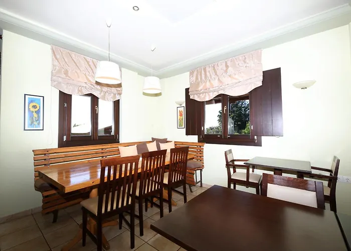 Aparthotel Palirria &