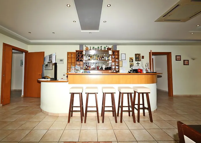 Palirria & Aparthotel 2*