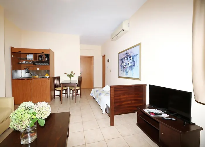 Aparthotel Palirria &